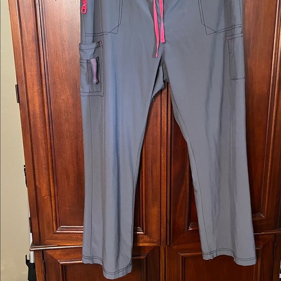 Women gray Carhartt scrubs Pants with Pink Drawstring Size 2 X - Picture 2 of 7
